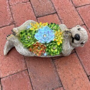 PLOW & HEARTH SOLAR RESIN LIT SUCCULENT ANIMAL STATUARY OTTER